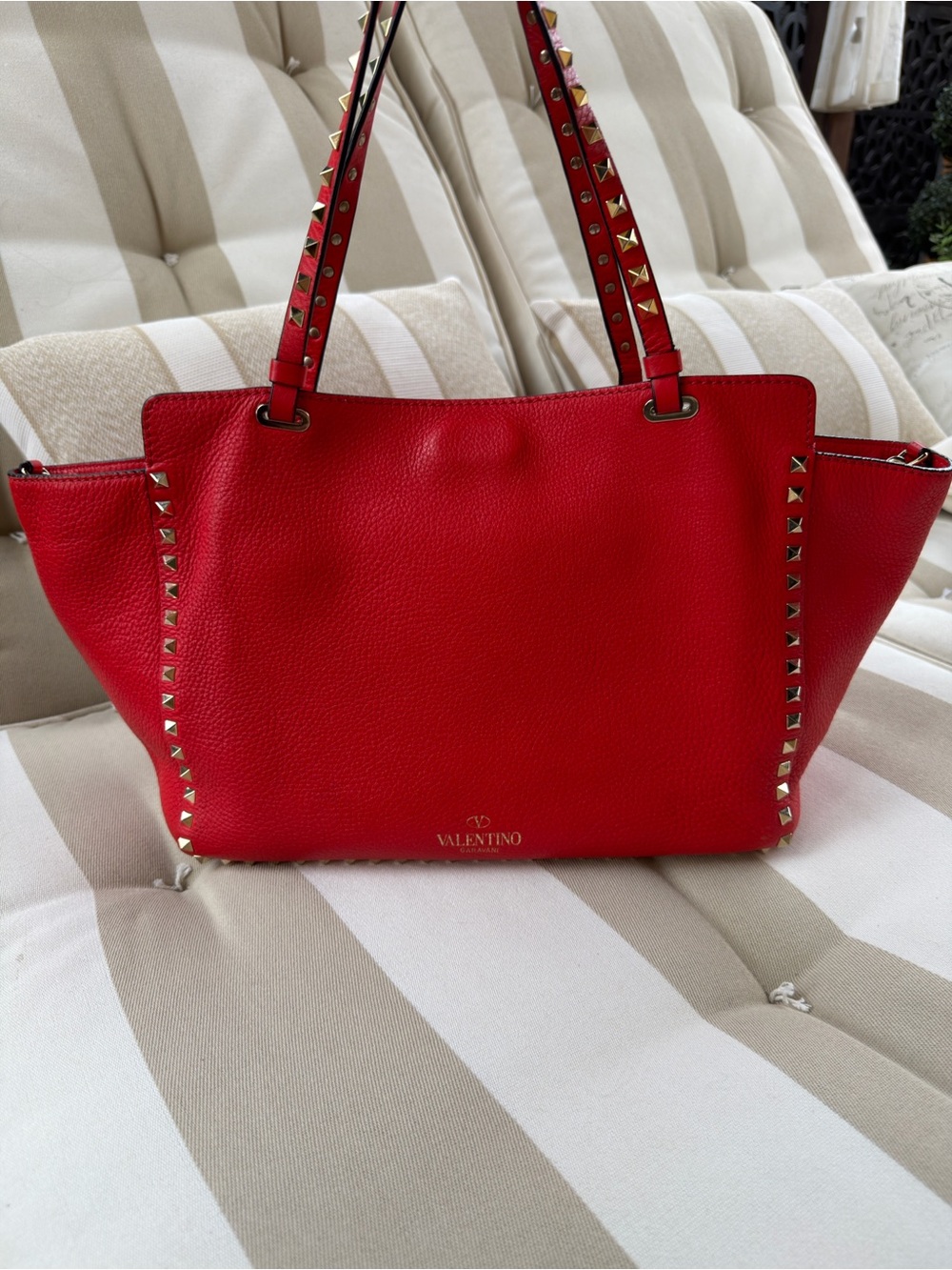 VALENTINO GARAVANI ROCKSTUD RED LEATHER Carryall Tote Bag w/ COA Stunning! - Picture 3 of 17